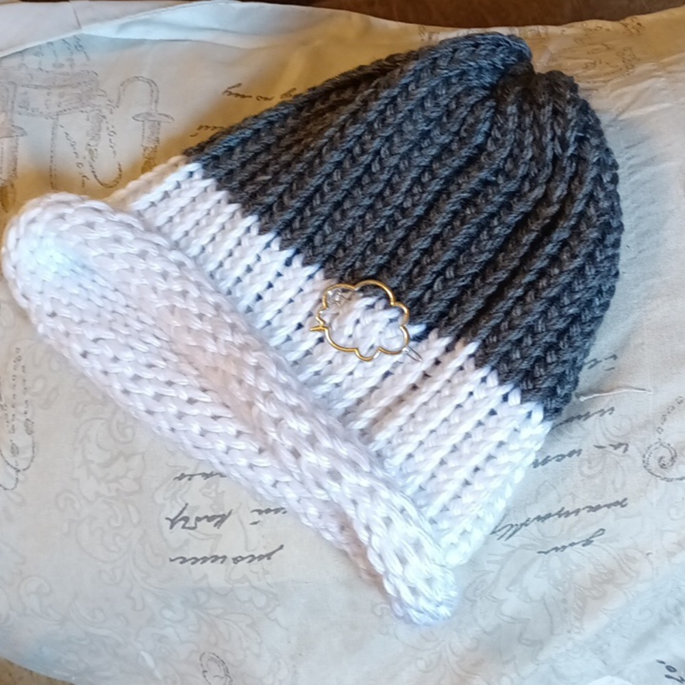 Loom knit hat Weave Adult sz white gray Silver Statement Cloud hair clip